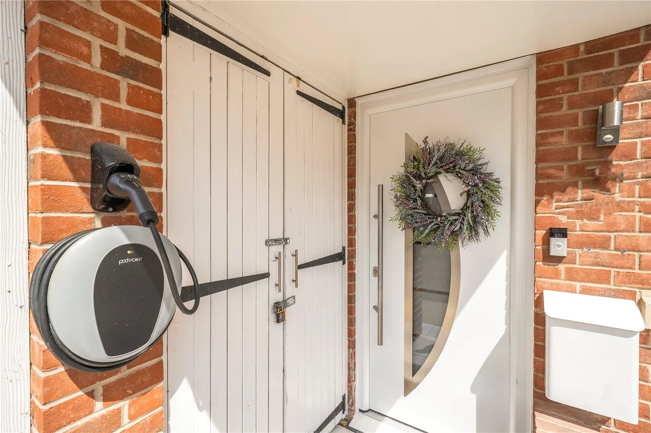 Hatts Close, Hartley Wintney, Hook, Hampshire, RG27 8WX, photo 2