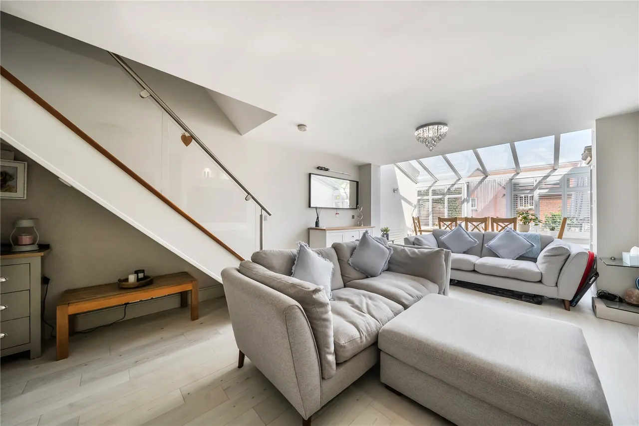 Hatts Close, Hartley Wintney, Hook, Hampshire, RG27 8WX, photo 6