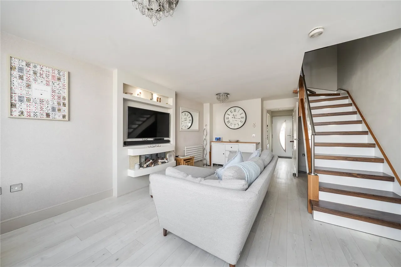 Hatts Close, Hartley Wintney, Hook, Hampshire, RG27 8WX, photo 5