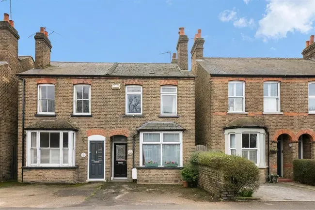 2 bed property for sale — St. Johns Road, Uxbridge