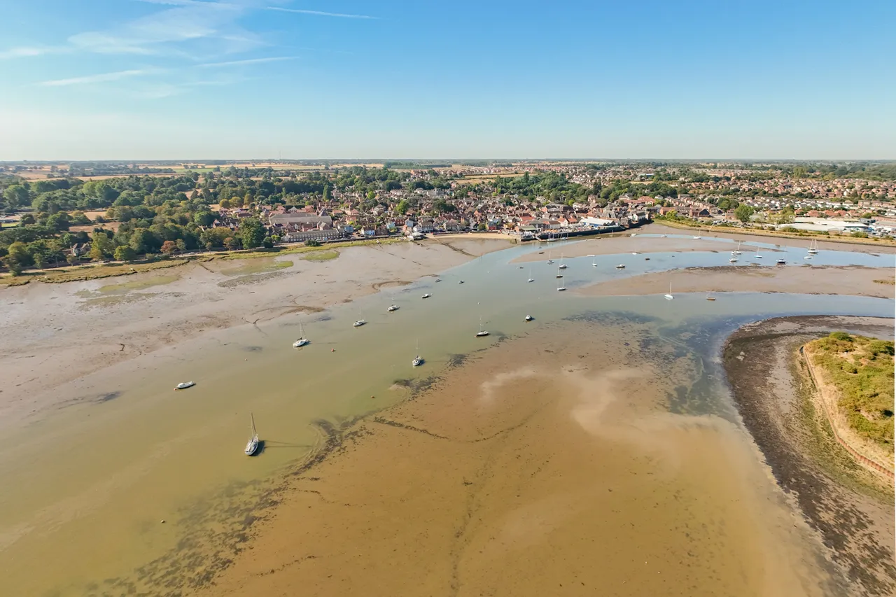 The Walls, Manningtree, CO11, photo 3