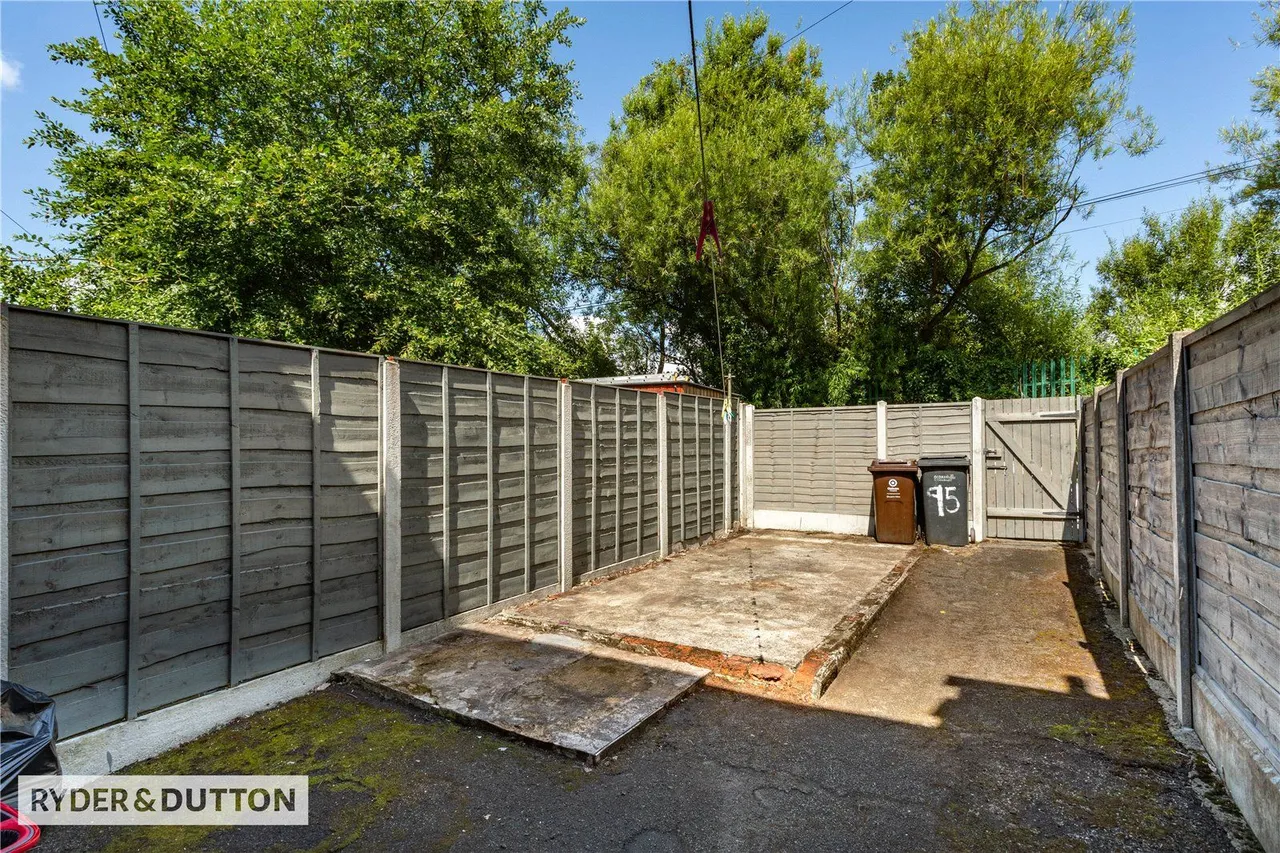 Beal Lane, Shaw, OL2, photo 16