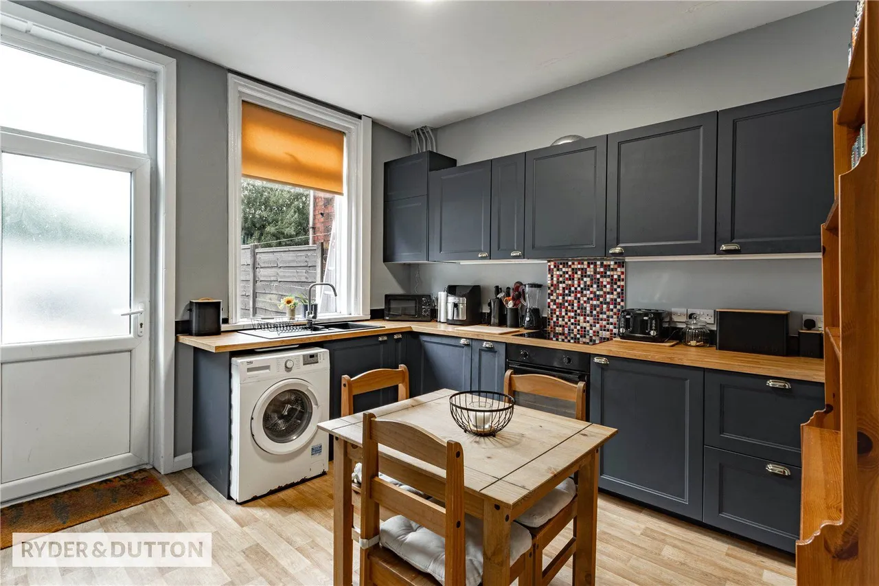 Beal Lane, Shaw, OL2, photo 8