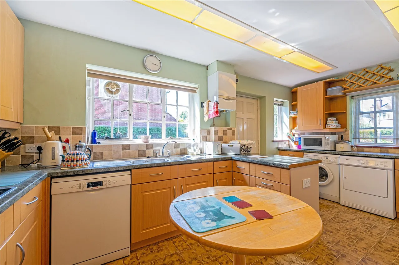 Acacia Road, Hampton, TW12 3DP, photo 4