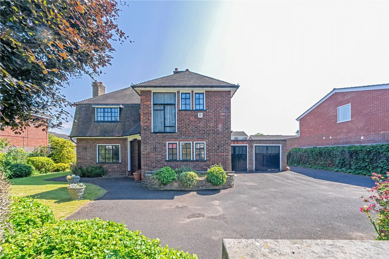 4 bed house for sale — Acacia Road, Hampton, TW12 3DP