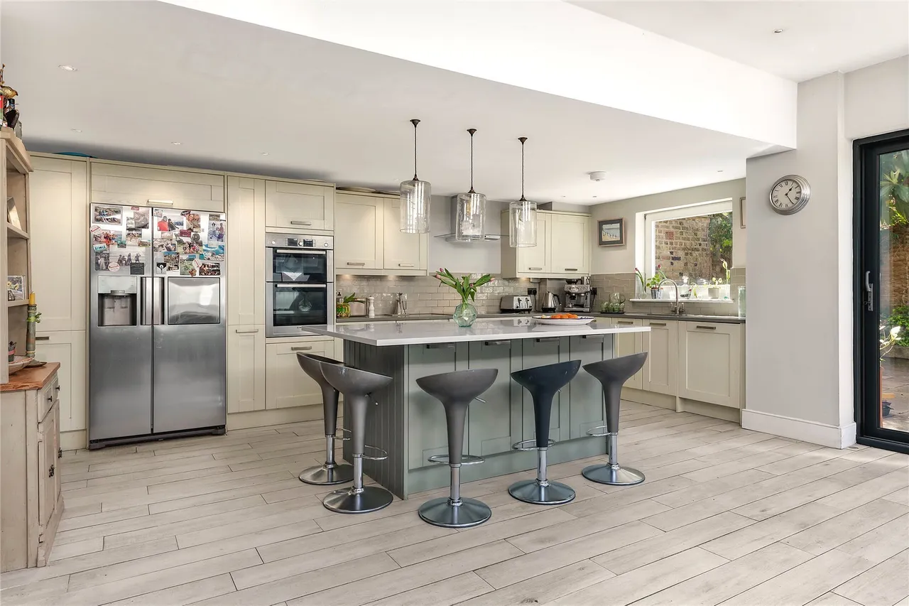 Octavia Street, London, 26 Octavia Street, SW11, photo 8