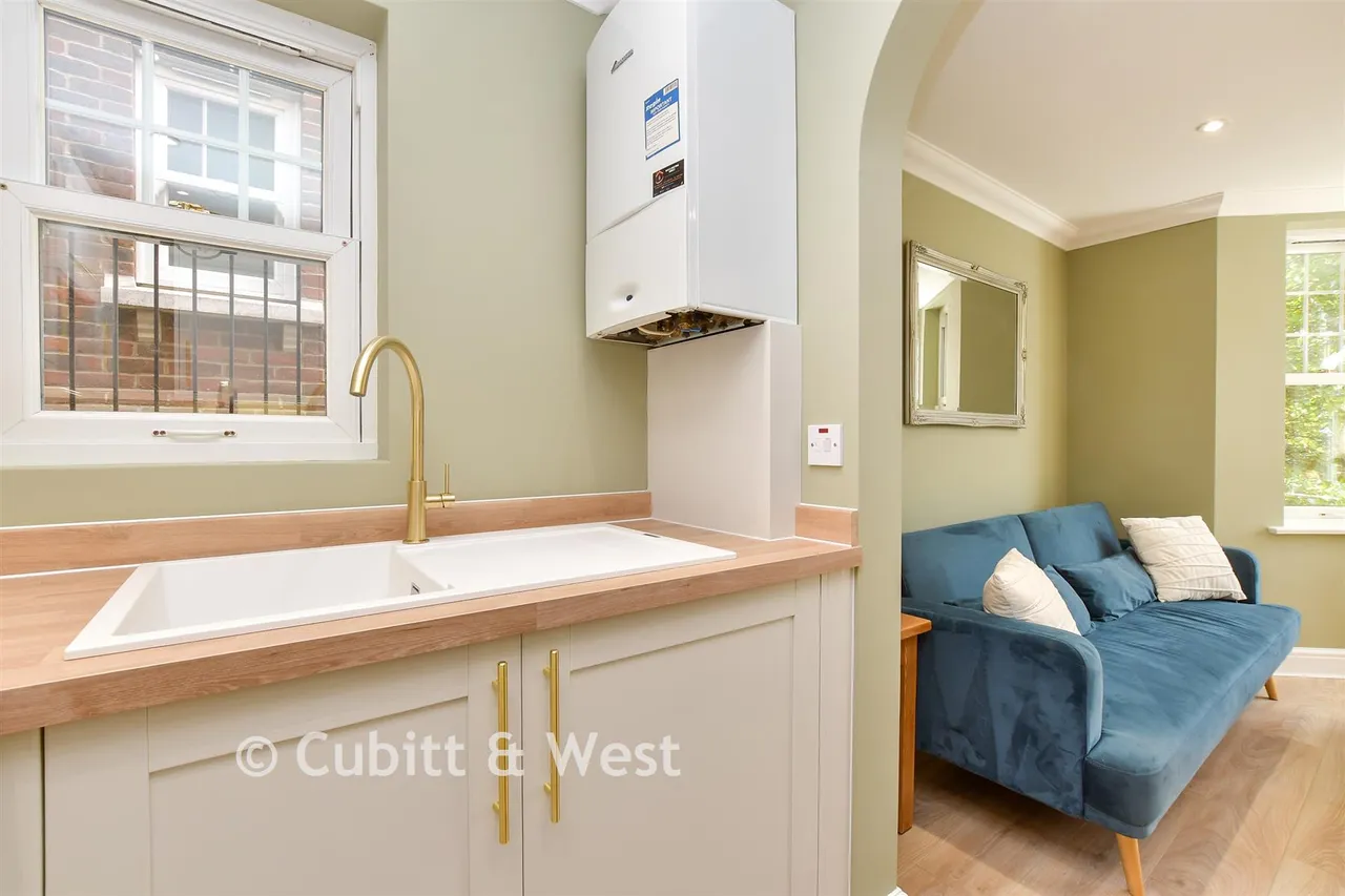 Park Rise, Leatherhead, KT22, photo 12