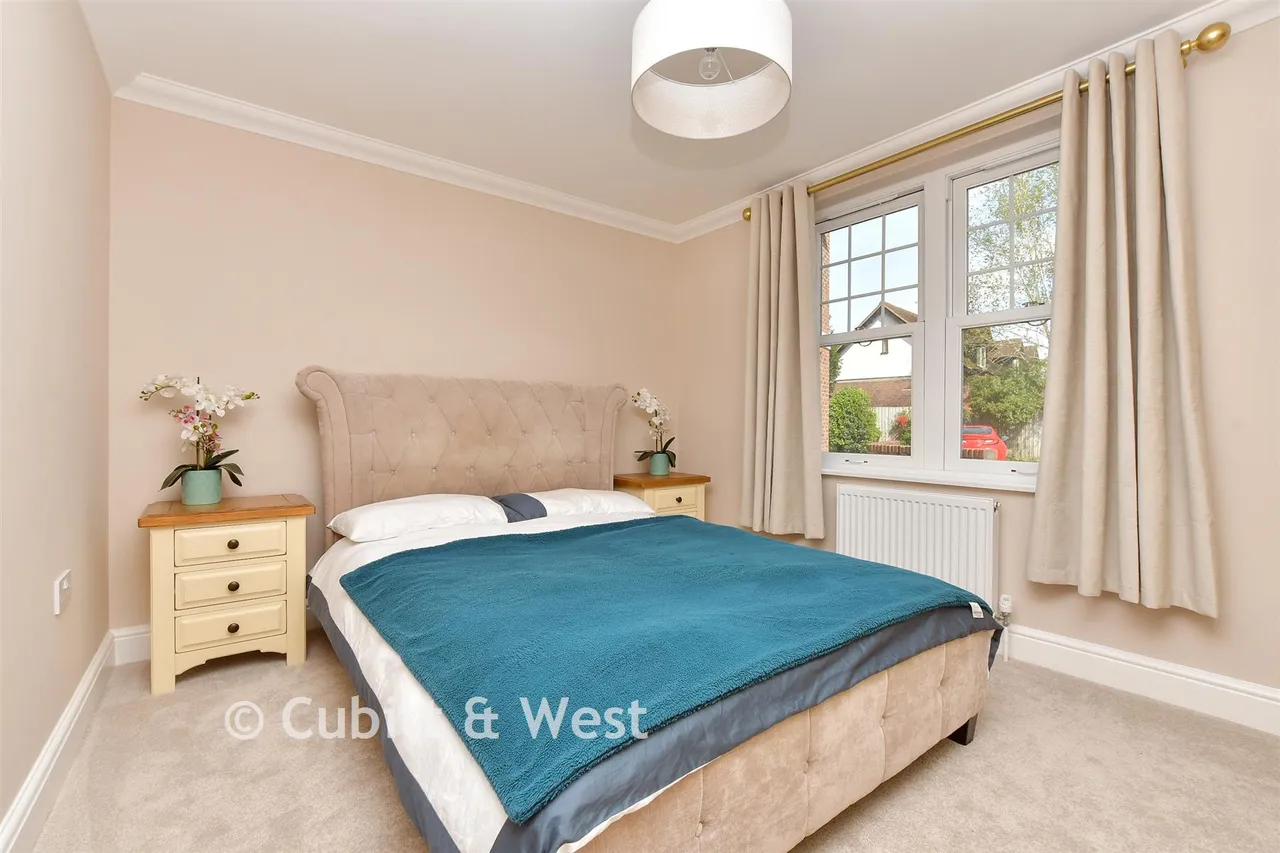 Park Rise, Leatherhead, KT22, photo 4