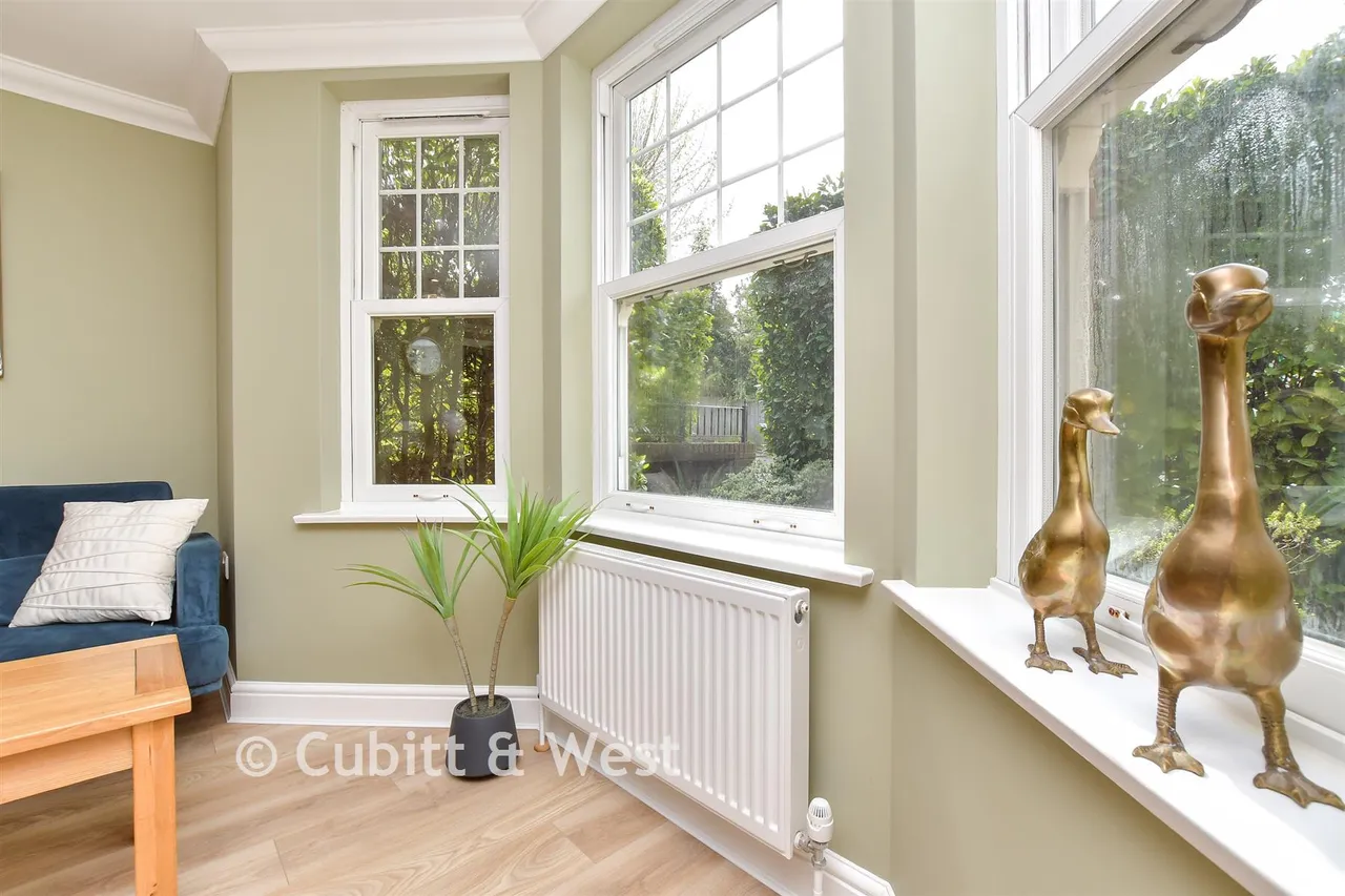 Park Rise, Leatherhead, KT22, photo 11