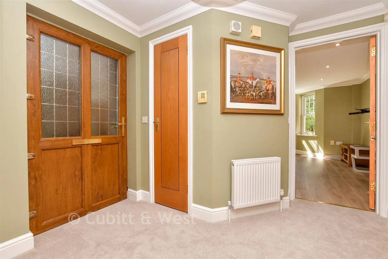 Park Rise, Leatherhead, KT22, photo 5