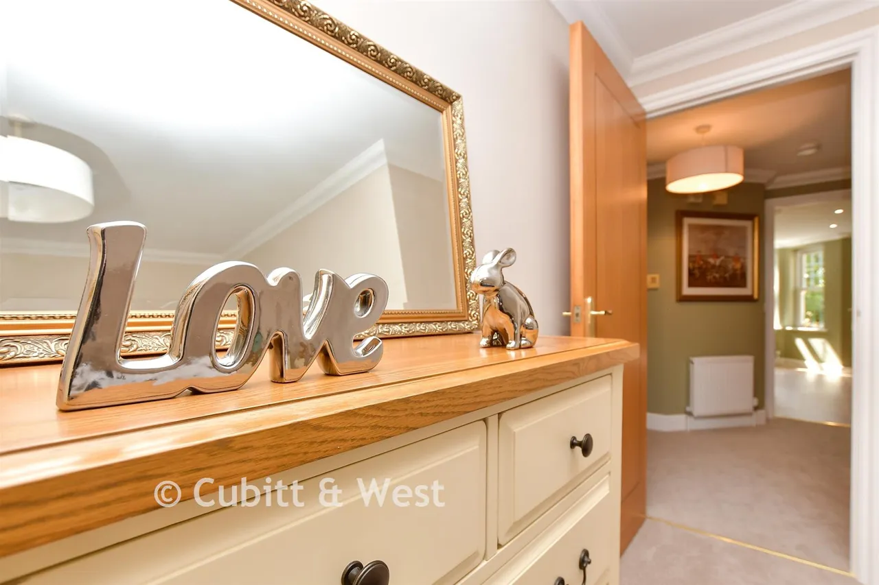 Park Rise, Leatherhead, KT22, photo 10