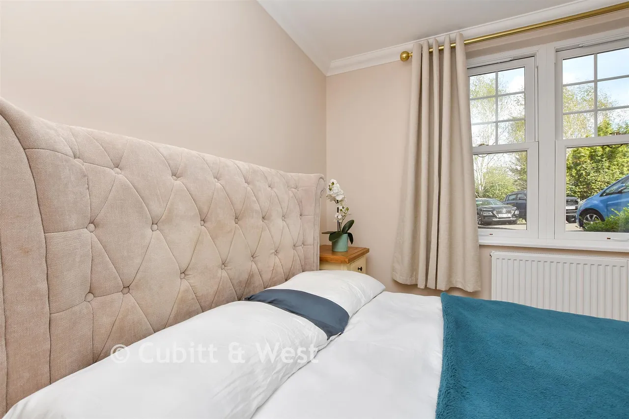 Park Rise, Leatherhead, KT22, photo 8