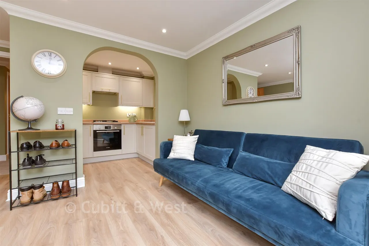 Park Rise, Leatherhead, KT22, photo 7