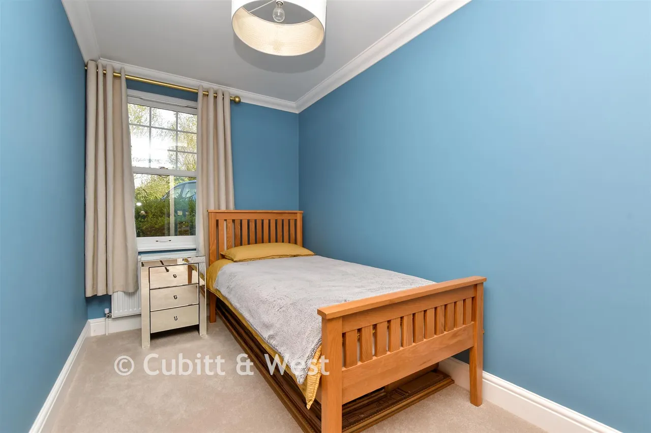 Park Rise, Leatherhead, KT22, photo 6