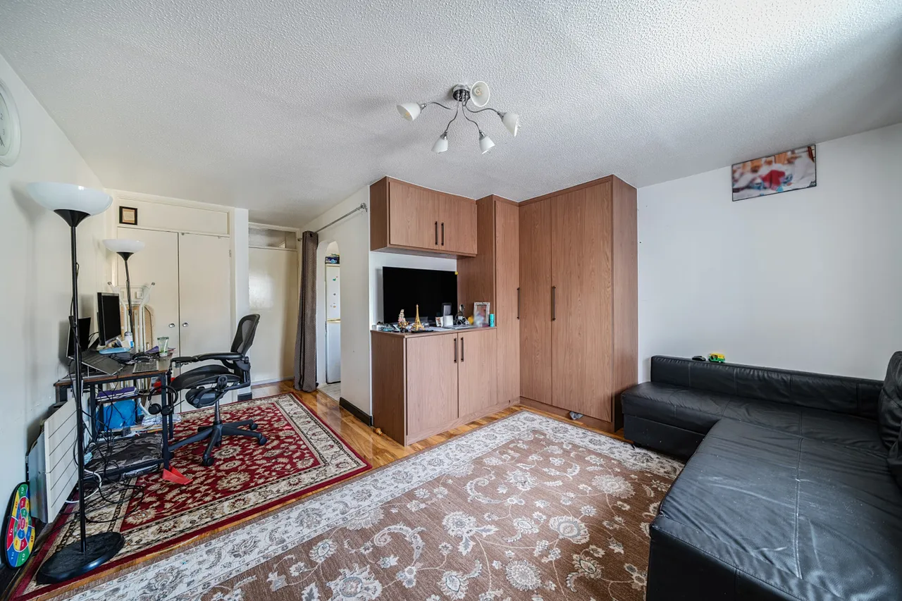 Church Road, Northolt, UB5, photo 2