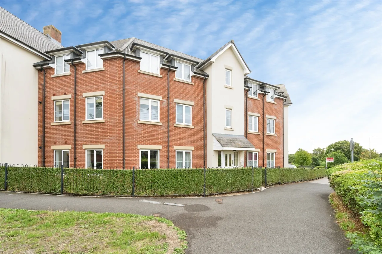 1 bed flat for sale — Lords Way, Andover