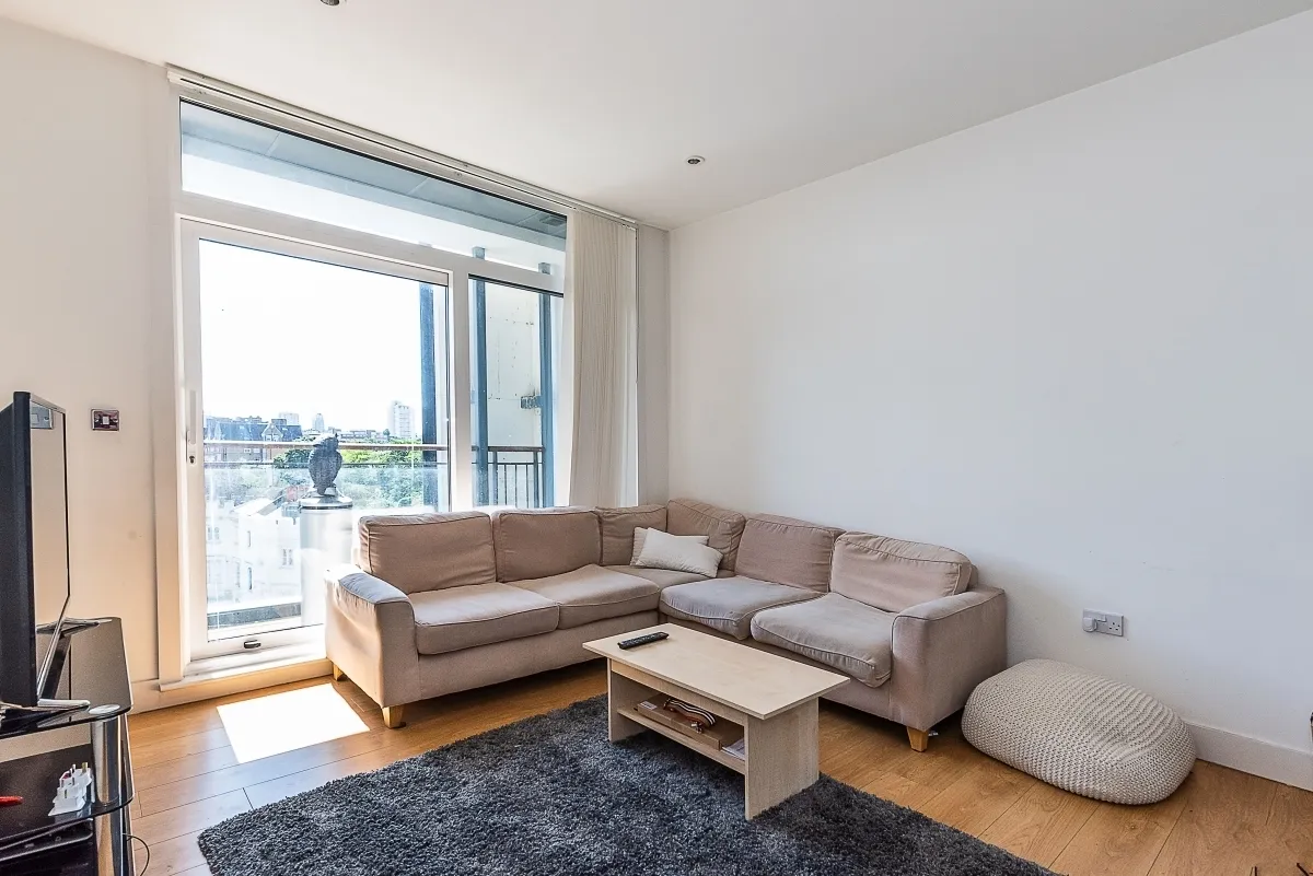 2 bed flat to rent — Wandsworth Road London SW8
