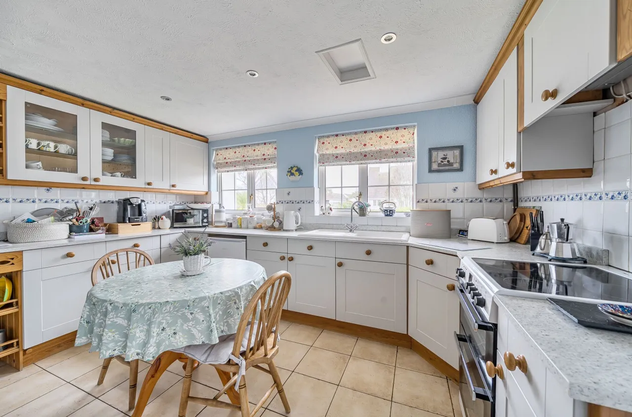 A'beckets Avenue, Aldwick Bay, PO21, photo 3