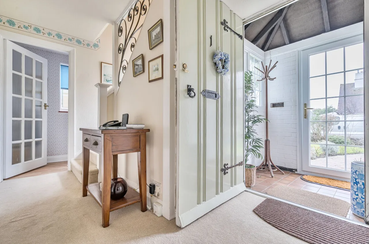 A'beckets Avenue, Aldwick Bay, PO21, photo 11