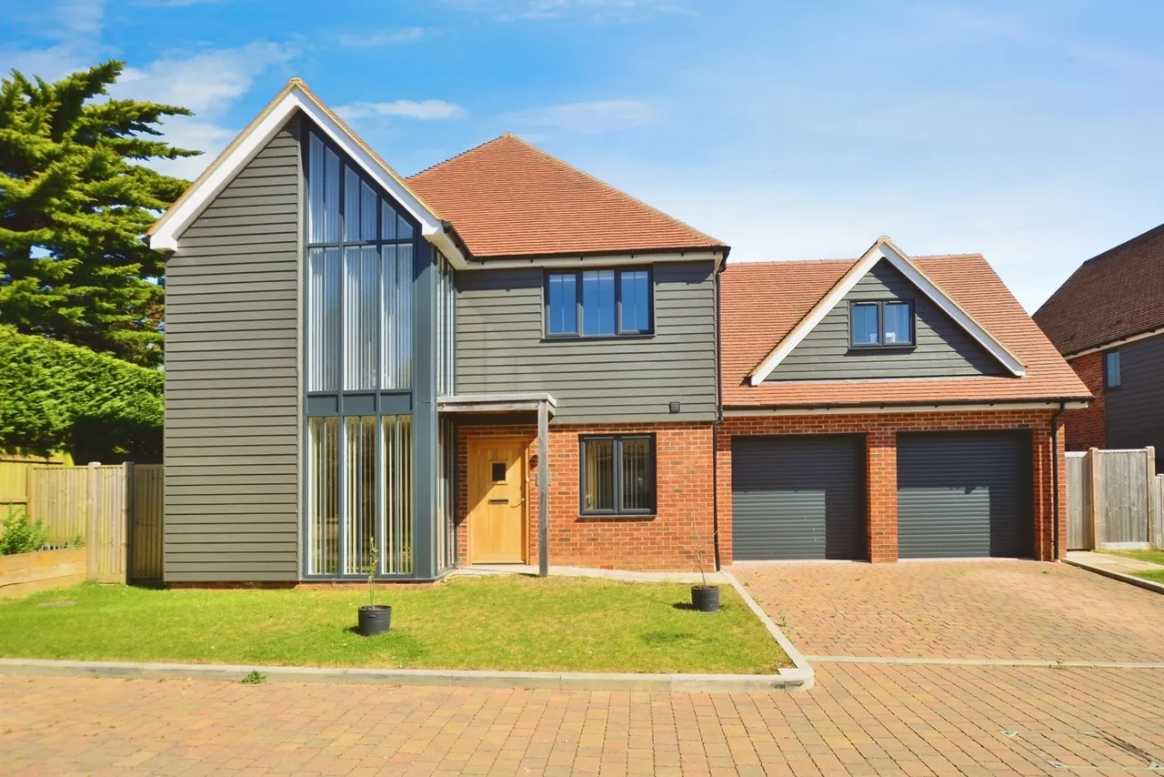 5 bed house for sale — Merlin Court, Folkestone, Kent, CT18