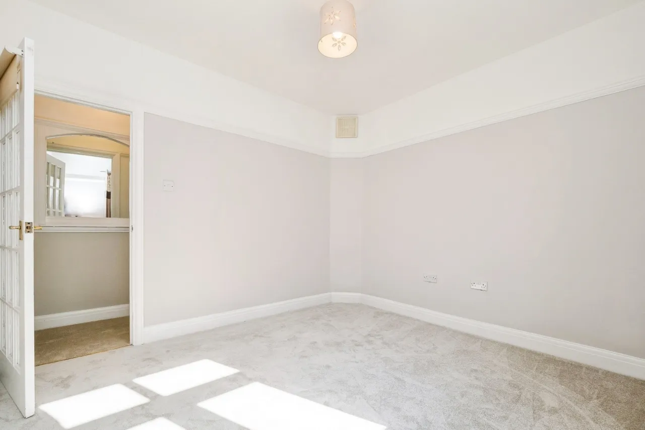 Kent Drive, Hornchurch, RM12, photo 14