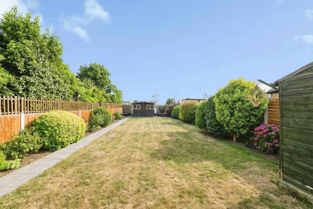 Kent Drive, Hornchurch, RM12, photo 2