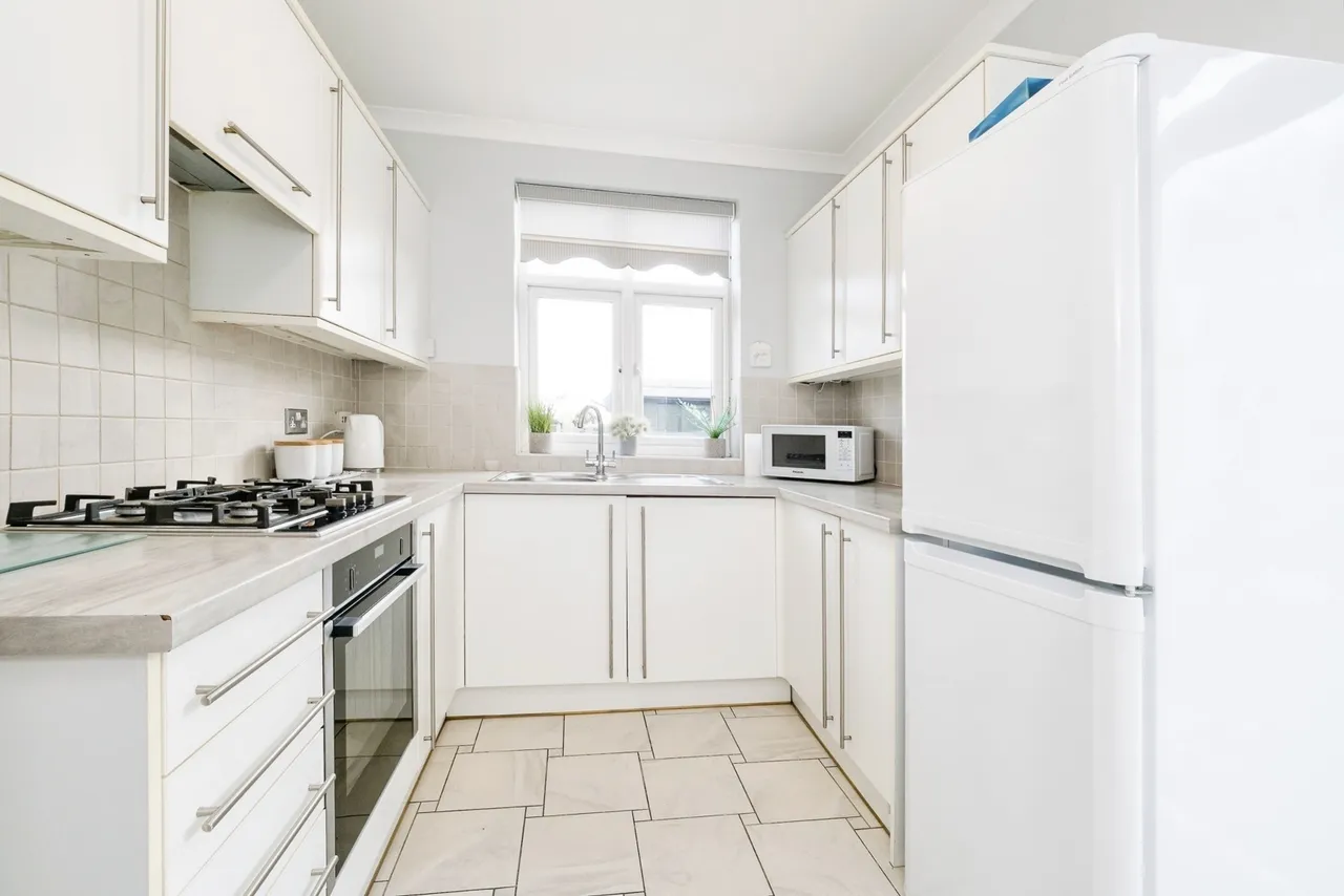 Kent Drive, Hornchurch, RM12, photo 4