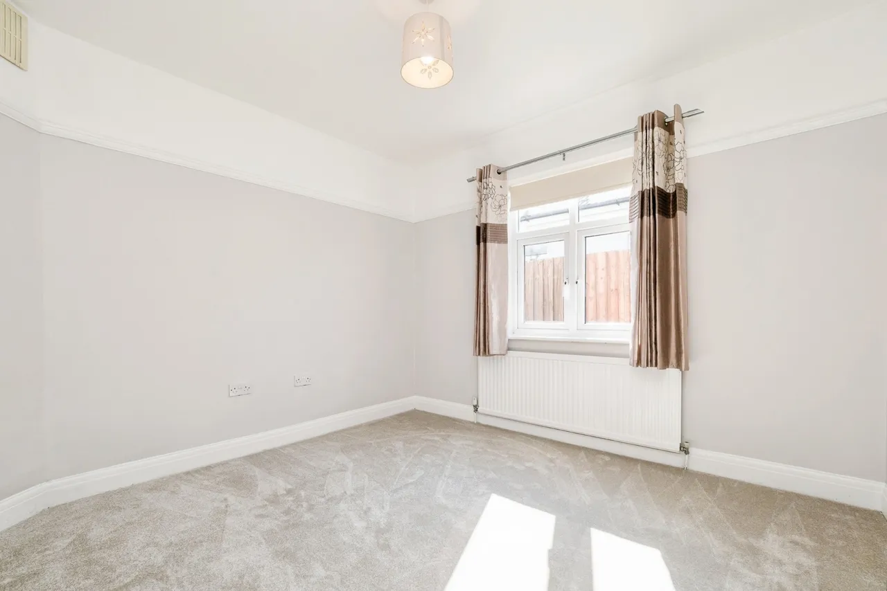 Kent Drive, Hornchurch, RM12, photo 10