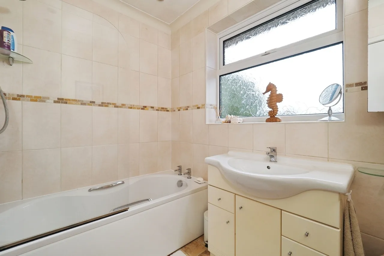 Rivergreen Crescent, Bramcote, Nottingham, NG9, photo 18