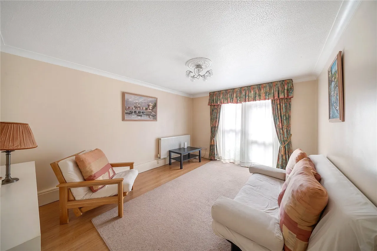 2 bed flat for sale — McDermott Close, Battersea, SW11