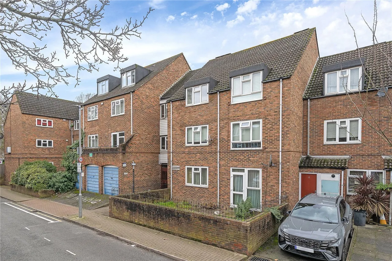 McDermott Close, Battersea, SW11, photo 3