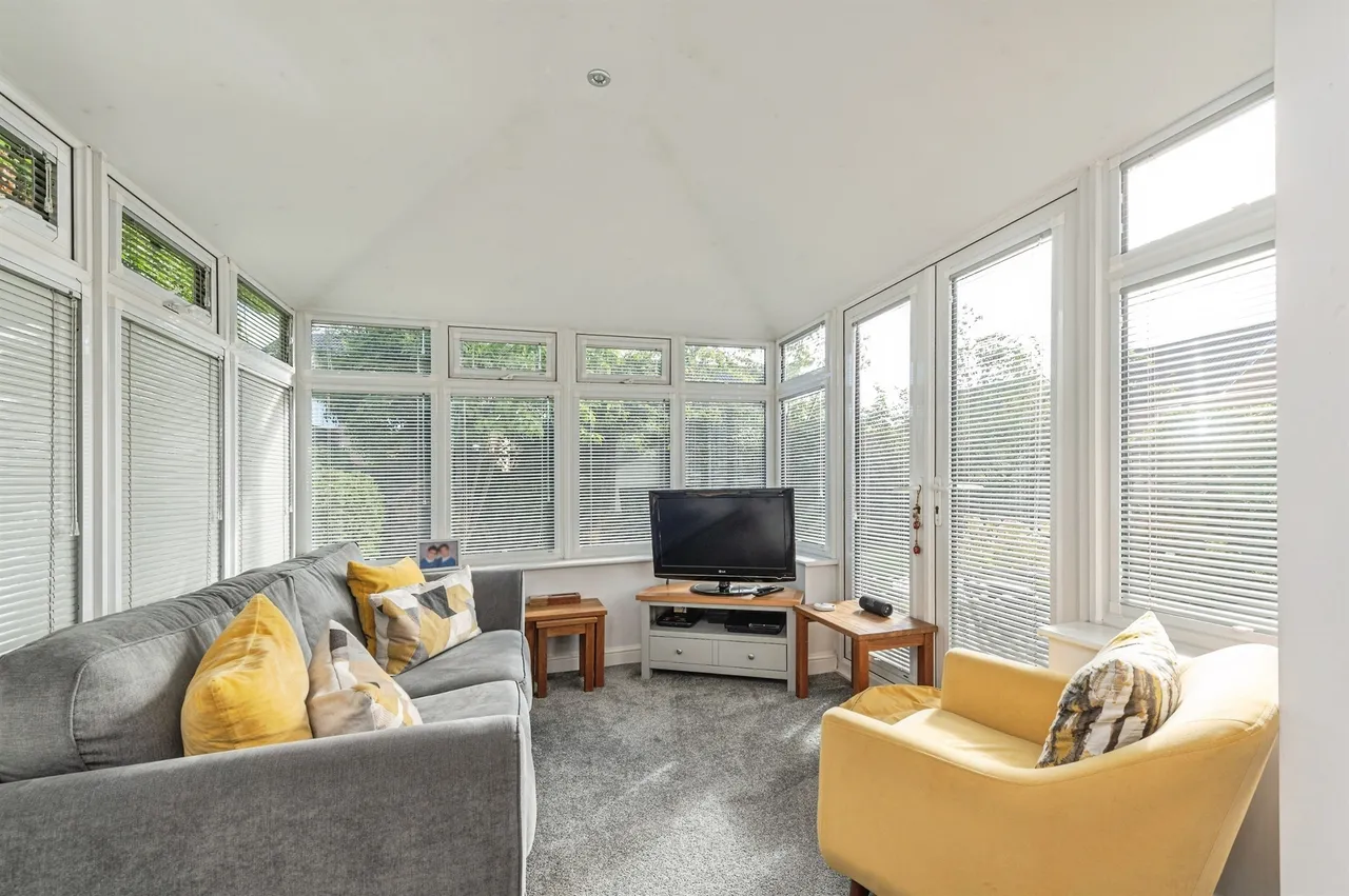 Hawthorne Drive, Gildersome, Leeds, photo 4