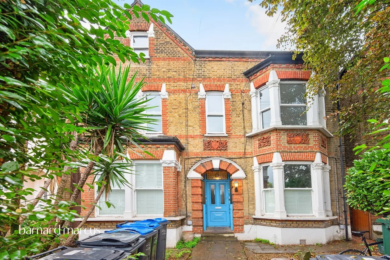 2 bed flat for sale, Robinson Road, London, SW17