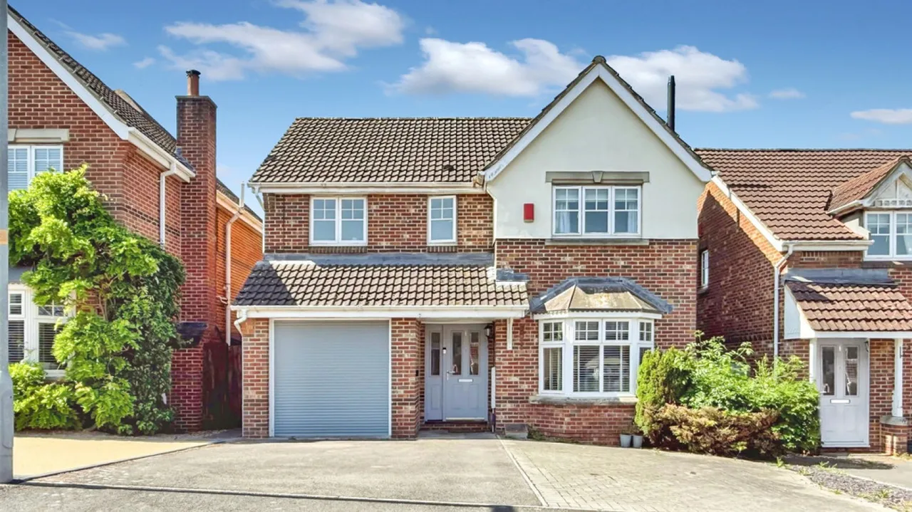 4 bed house for sale — Willoughby Close, Westbury