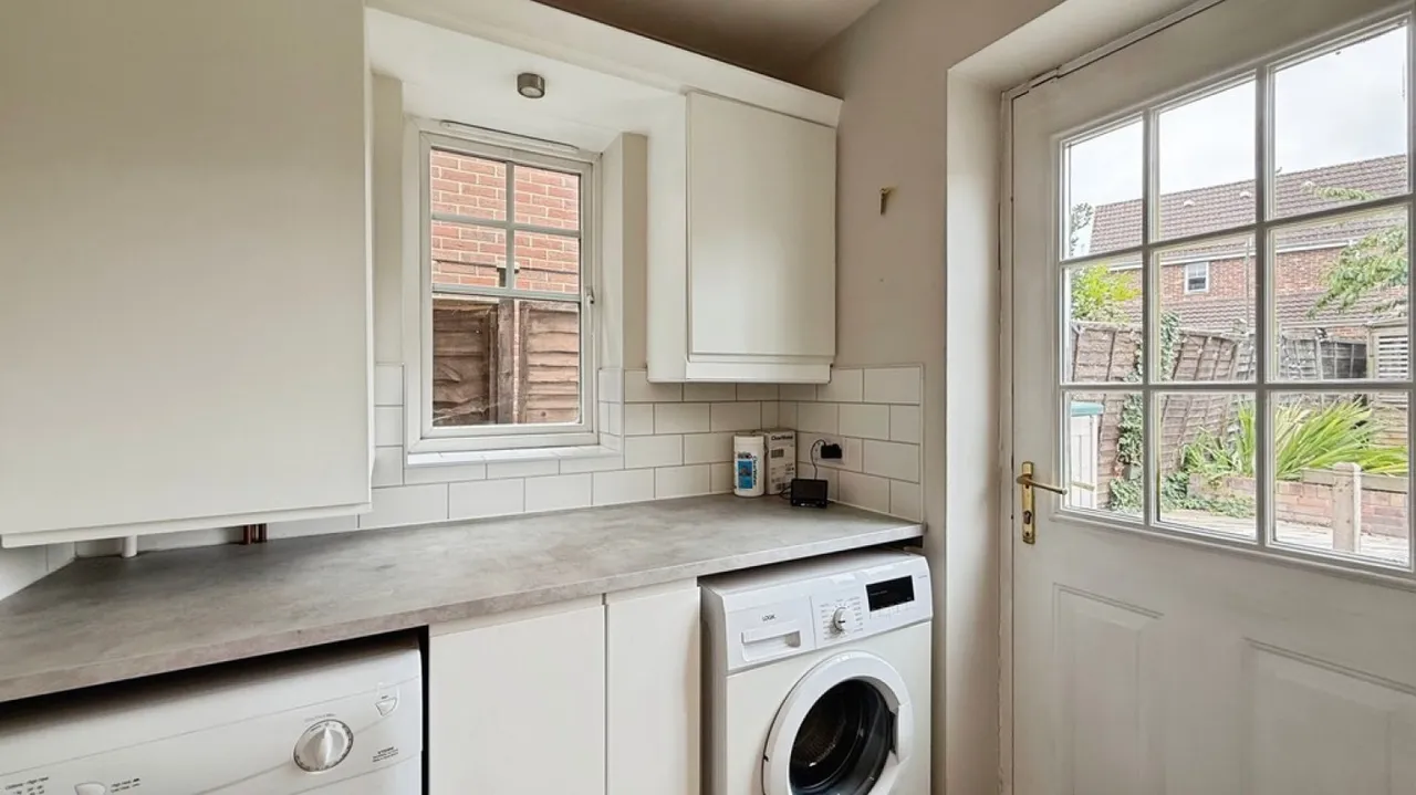 Willoughby Close, Westbury, photo 9