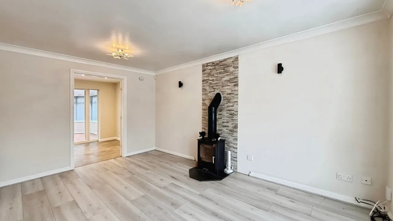 Willoughby Close, Westbury, photo 4