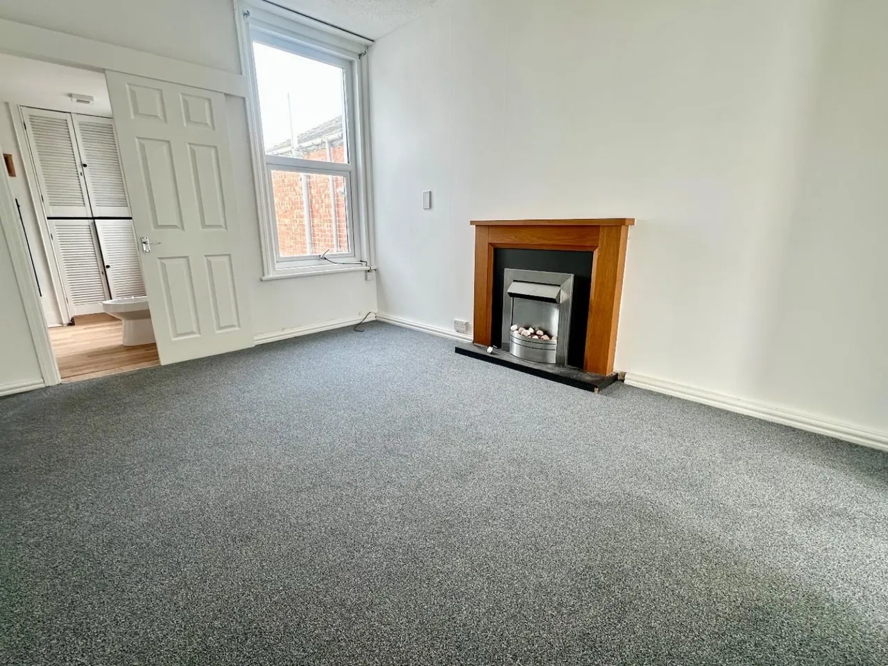 Warbreck Drive, Blackpool, photo 6
