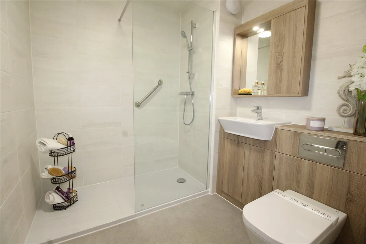 Victoria Road, Farnborough, GU14 7PN, photo 4