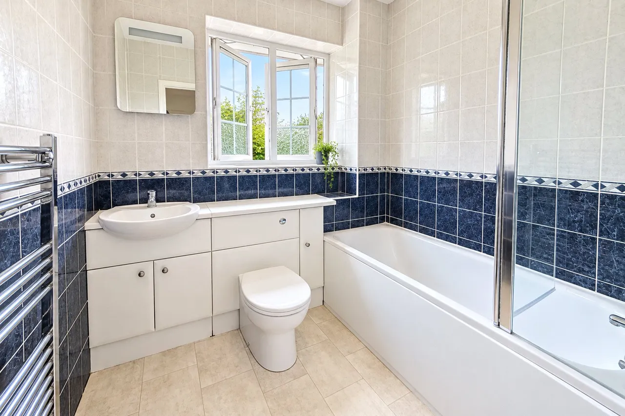 Langley Walk, Woking, GU22, photo 11