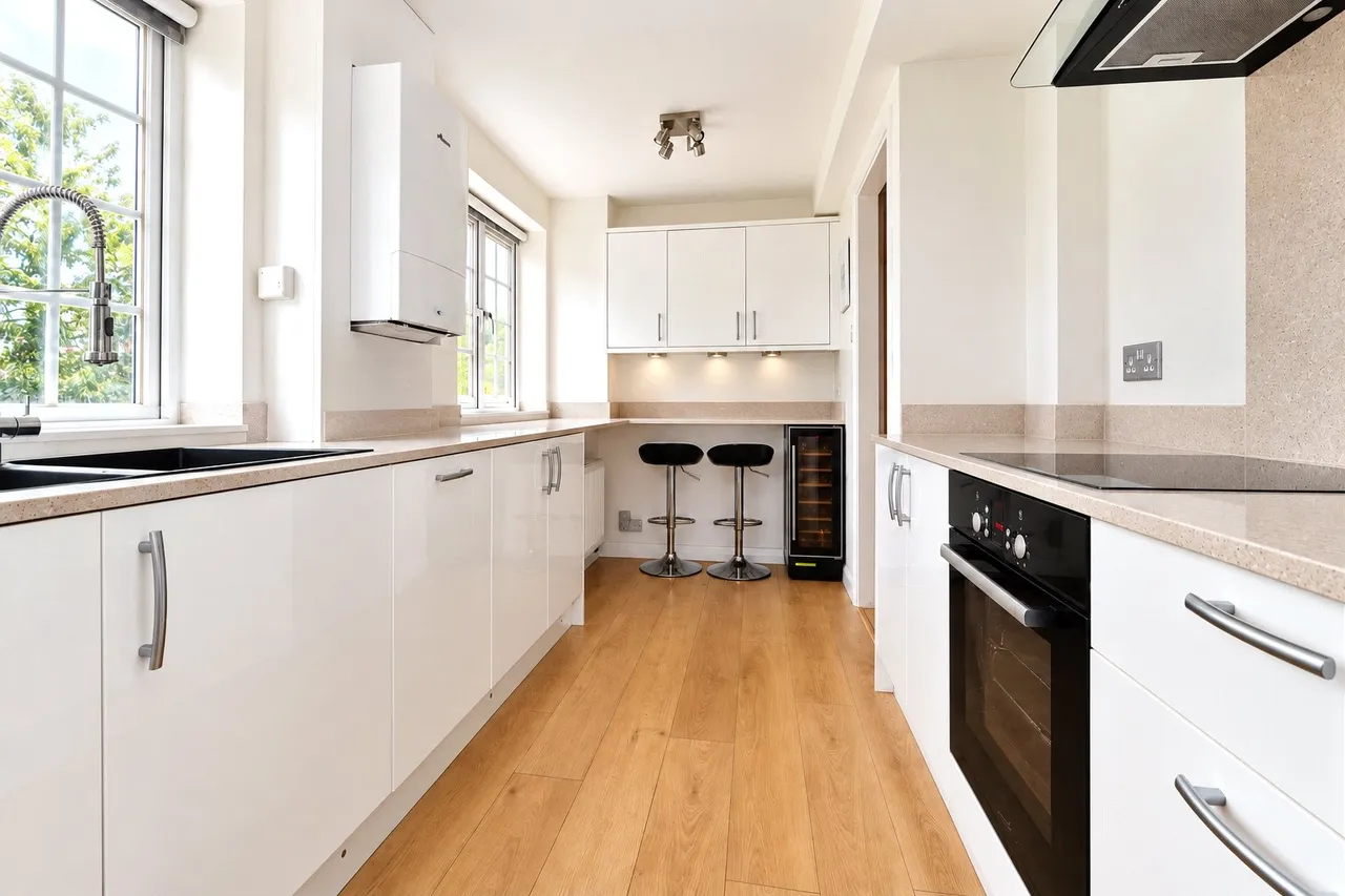 Langley Walk, Woking, GU22, photo 2