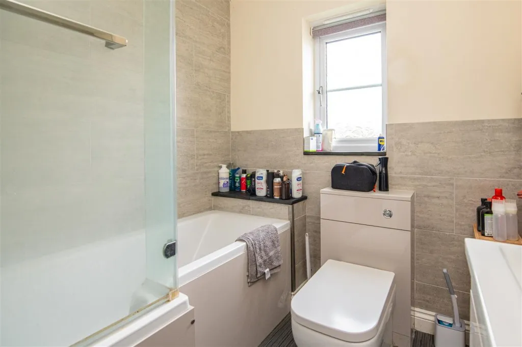 School Lane, Higham Ferrers, photo 12
