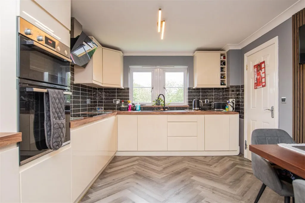 School Lane, Higham Ferrers, photo 7