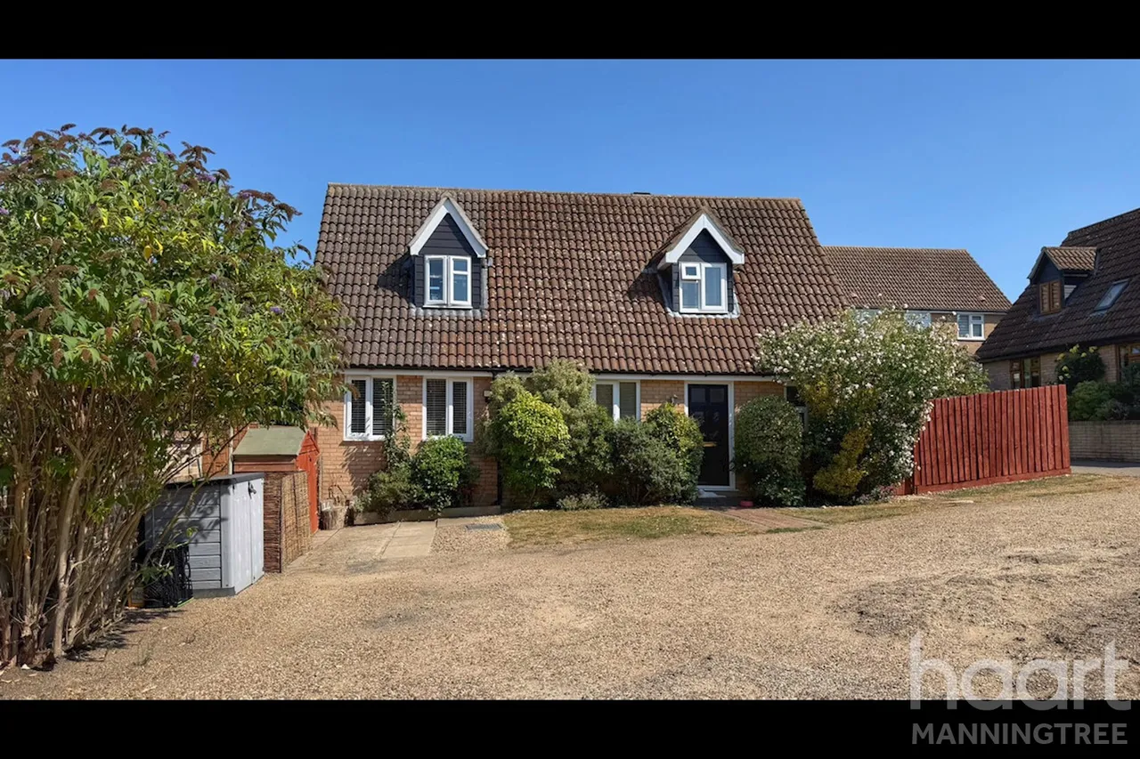 3 bed house for sale, Turner Avenue, Lawford, CO11