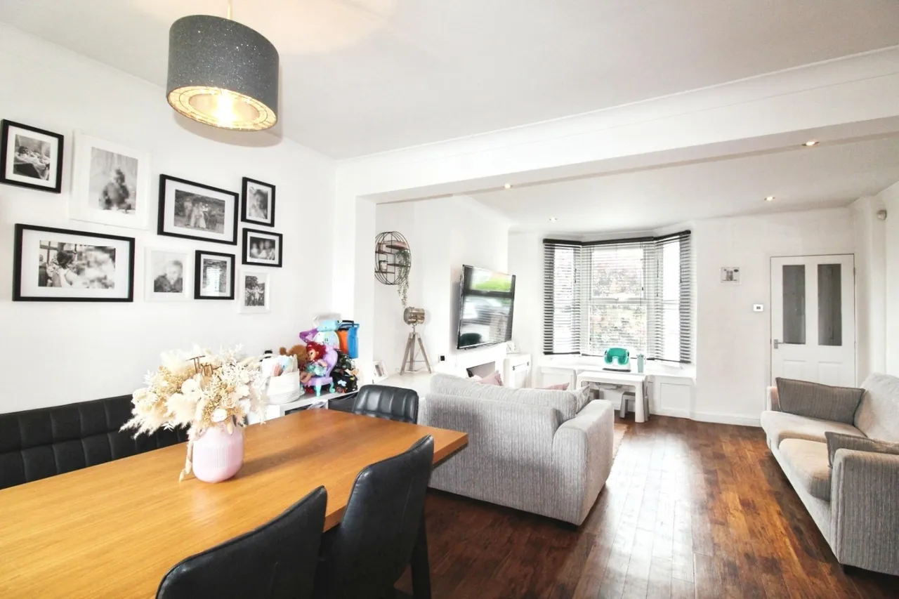 3 bed house for sale — Rye Road, Hoddesdon
