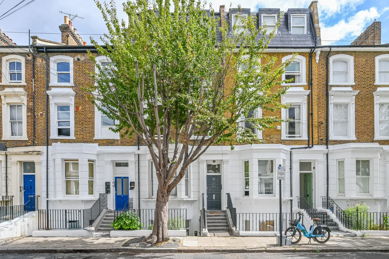 1 bed flat for sale — Flat Basement, 20 Southerton Road, London