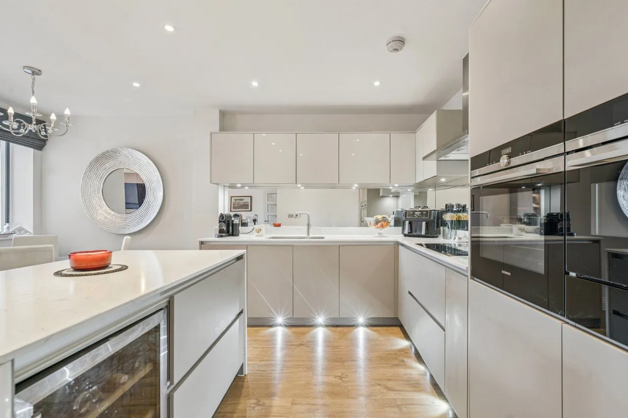 South Park Crescent, Gerrards Cross, Buckinghamshire, SL9 8HJ, photo 4