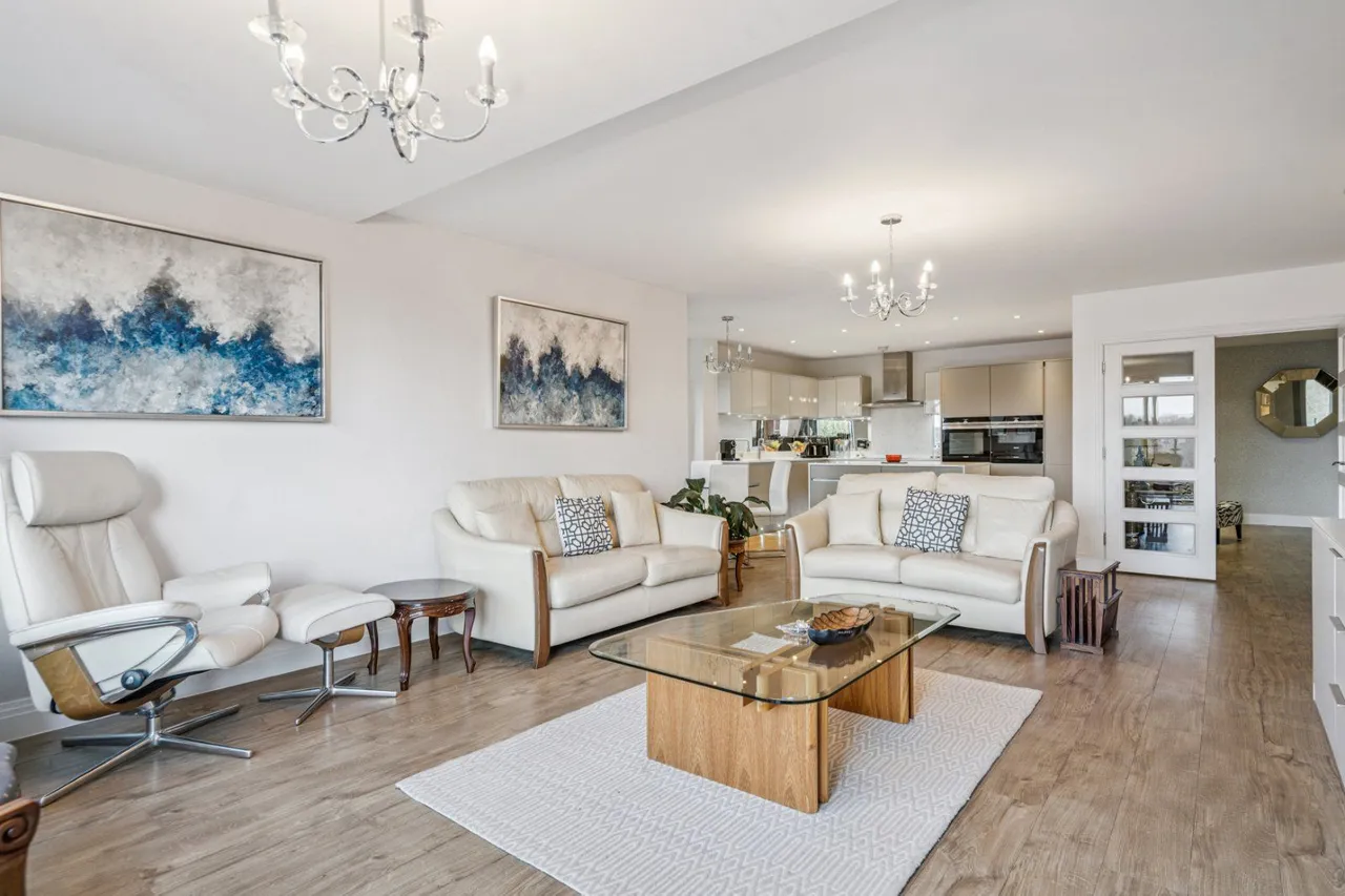 South Park Crescent, Gerrards Cross, Buckinghamshire, SL9 8HJ, photo 6