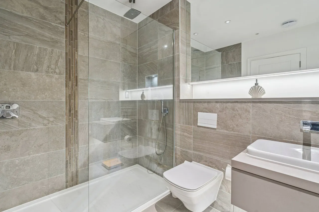 South Park Crescent, Gerrards Cross, Buckinghamshire, SL9 8HJ, photo 10