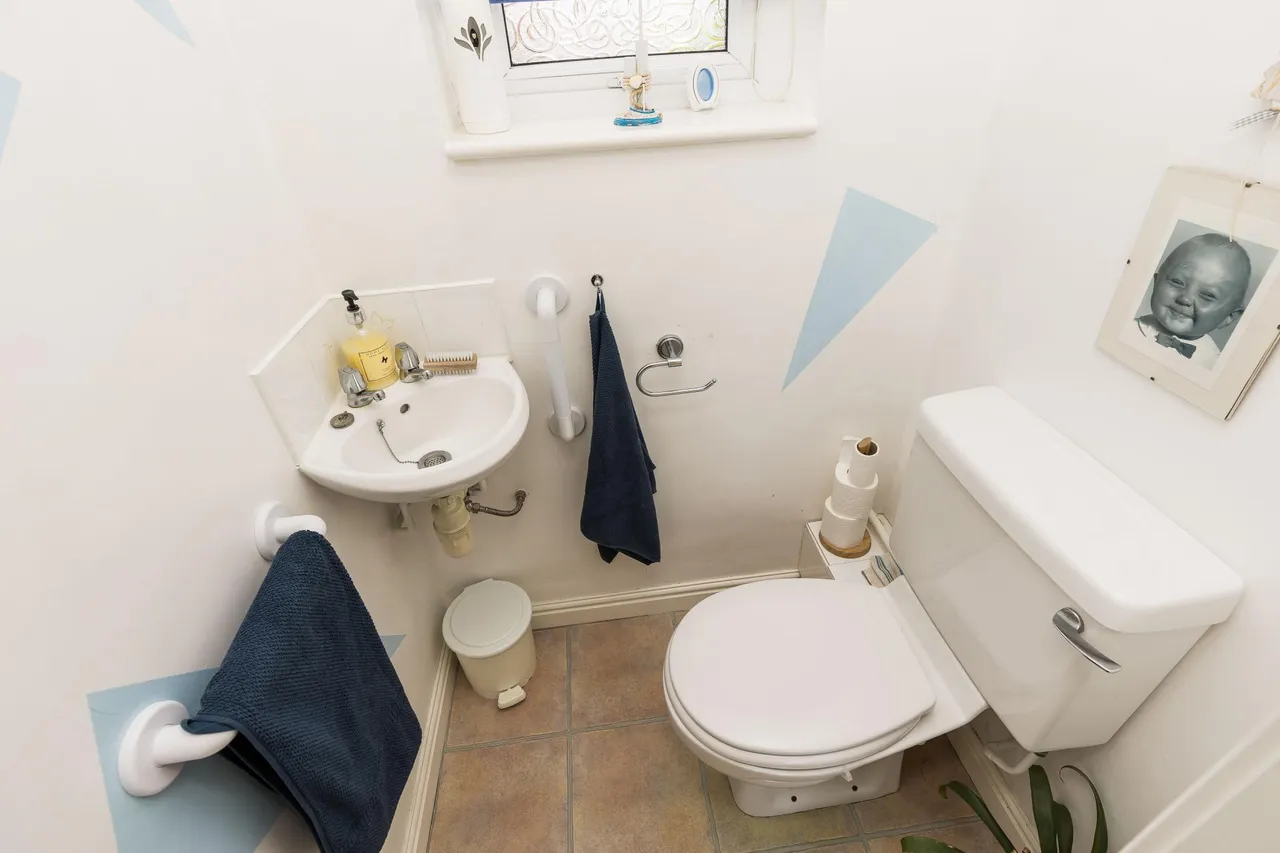 Parkfield Drive, Frodsham, WA6, photo 3