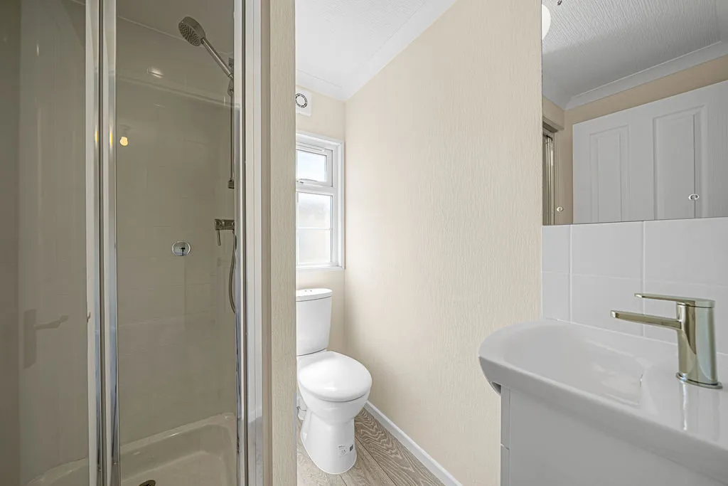 New Site Weybridge Park Estate, Addlestone KT15 2RG, photo 9